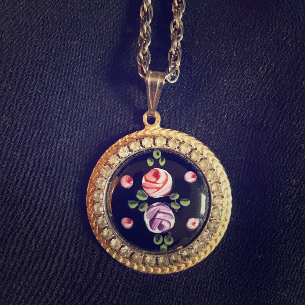 Pretty  Pendent Gold Filagree w Rhinestone Frame
